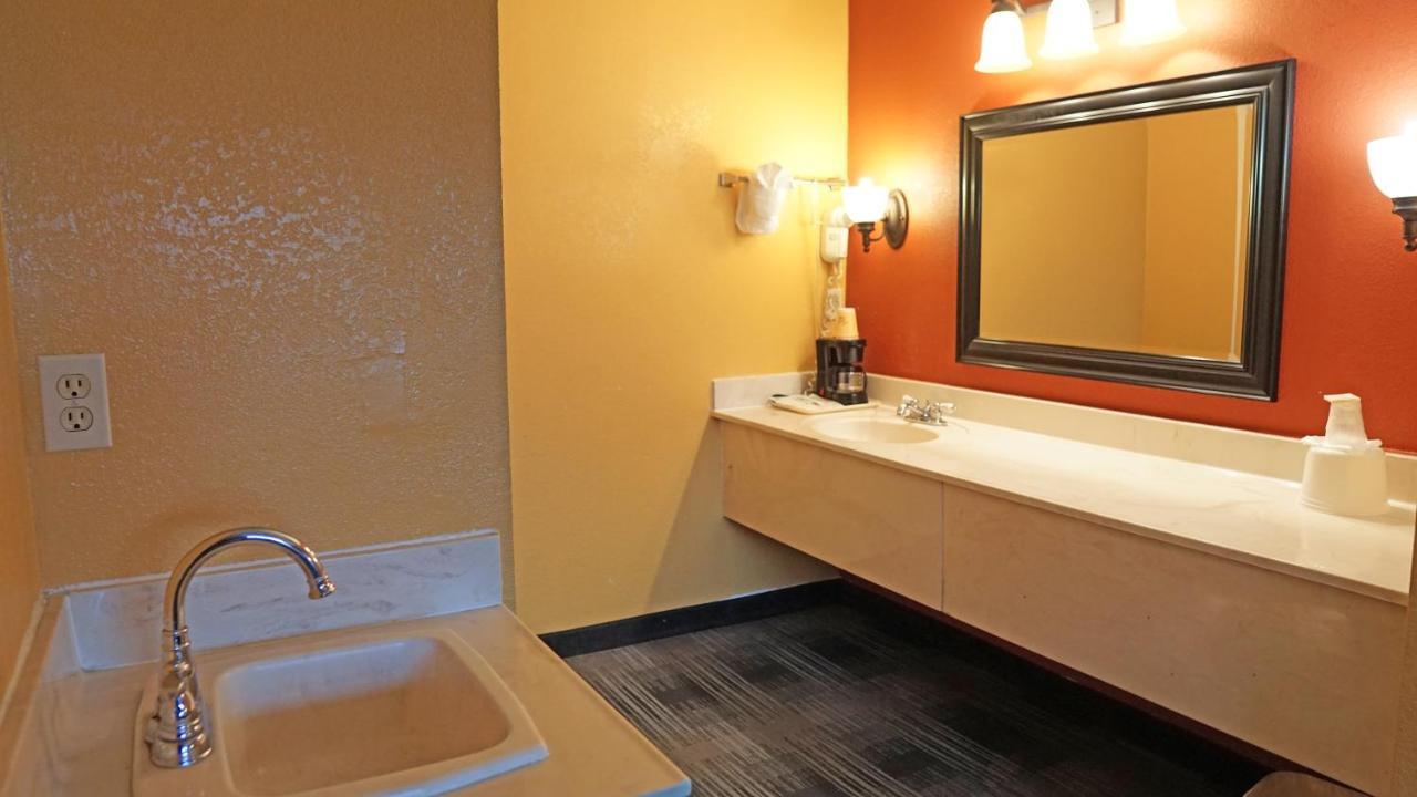 Travel Plaza Inn Compton ภายนอก รูปภาพ