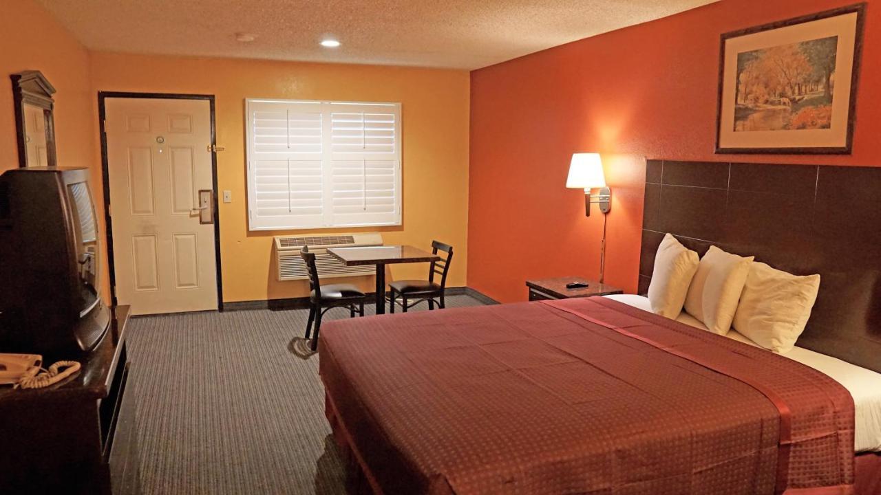 Travel Plaza Inn Compton ภายนอก รูปภาพ